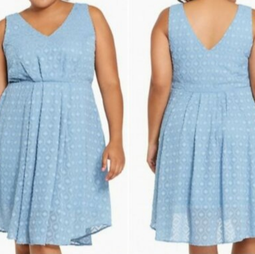 TORRID Textured Chiffon V-Neck Dress, size 16